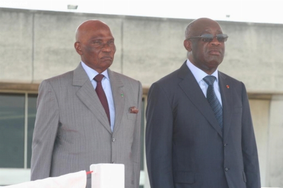 Abdoulaye Wade, hier, à son arrivée à Abidjan : “Je ne viens pas pour une nouvelle médiation”